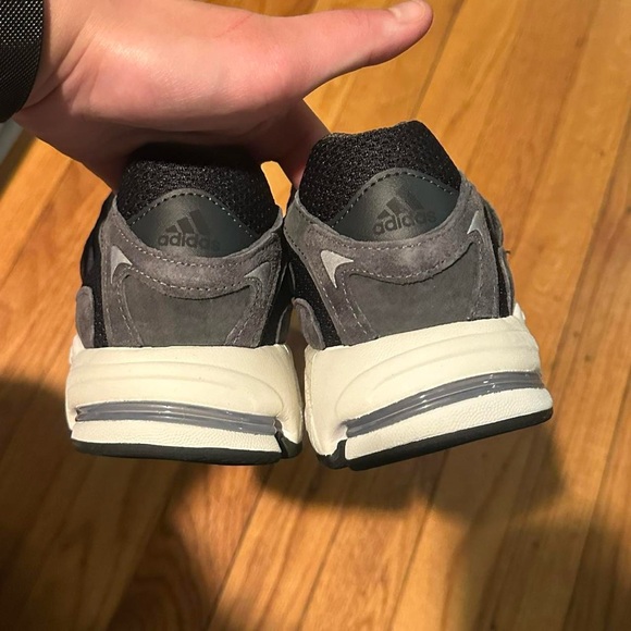 NIB adidas Response CL sneakers - Picture 5 of 8